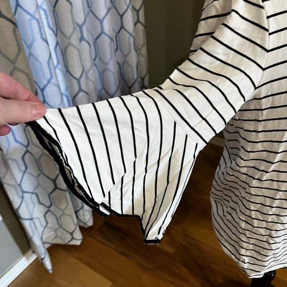 Beautiful black and white top with great sleeves. Hawthorn size medium - Picture 2 of 4